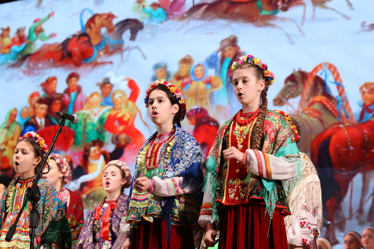 Выступление в народных костюмах