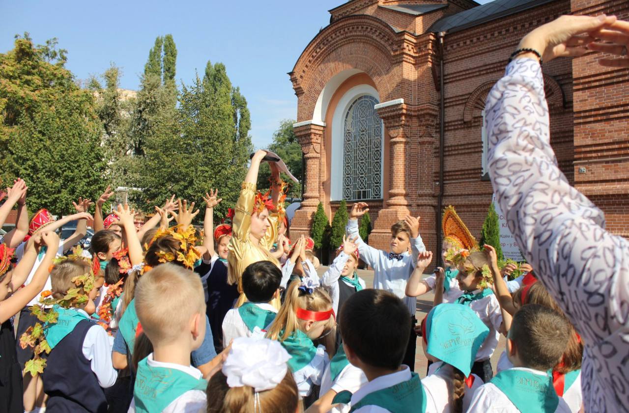 Детский праздник у храма